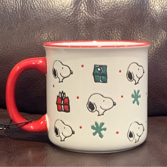 Peanuts Snoopy with Christmas Gifts and Snowflakes Ceramic Christmas Mug - Picture 3 of 7